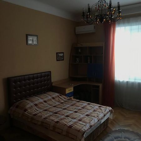 Apartment On Hoholya Street Cernăuți Exterior foto