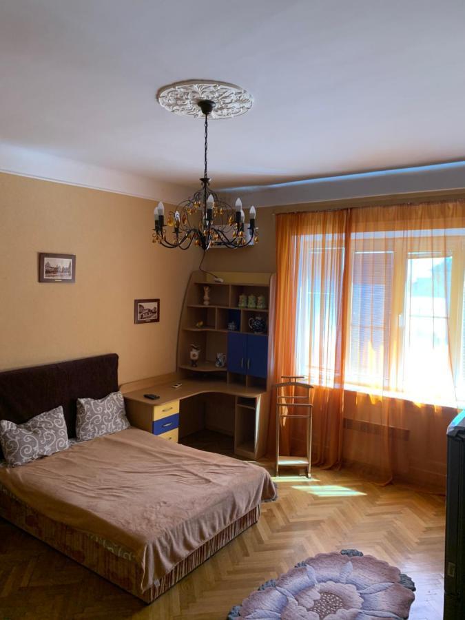 Apartment On Hoholya Street Cernăuți Exterior foto