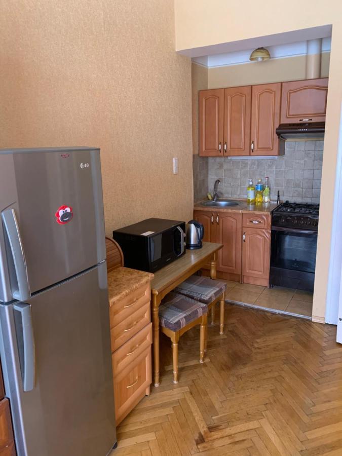 Apartment On Hoholya Street Cernăuți Exterior foto